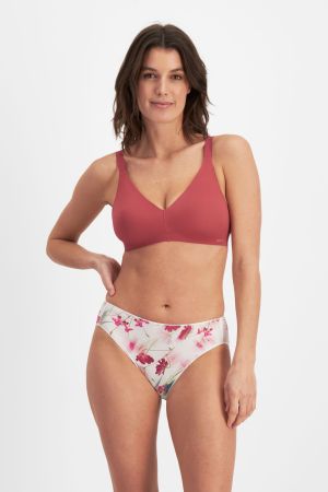Isabella (She/Her) wears size 10 and is 176cm tall with 87cm chest and 67cm waist