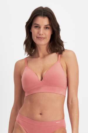 Isabella (She/Her) wears size 10 and is 176cm tall with 87cm chest and 67cm waist