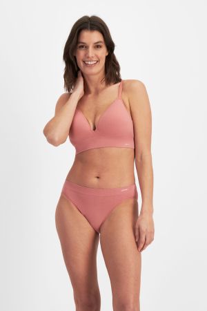 Isabella (She/Her) wears size 10 and is 176cm tall with 87cm chest and 67cm waist