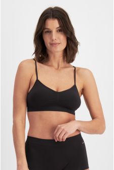 Kelly (She/Her) wears size 10-12 and is 173cm tall with 85cm chest and 69cm waist