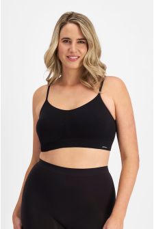 Daniela (She/Her) wears size 14 and is 185cm