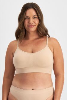 Clariza (She/Her) wears size 12 and is 170cm tall with 97cm chest and 74cm waist