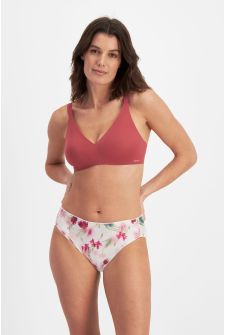 Isabella (She/Her) wears size 10 and is 176cm tall with 87cm chest and 67cm waist