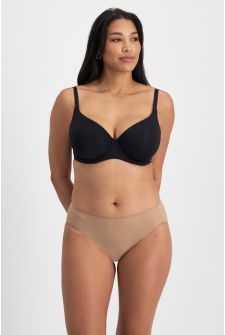 Alejandra (She/Her) wears size 12 and is 172cm tall with 100cm chest and 78cm waist